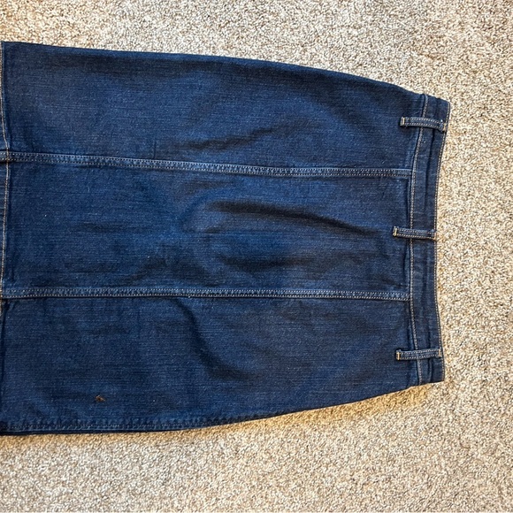 Banana Republic dark denim midi button down skirt. Sz 6/28. Like new condition - Picture 4 of 8
